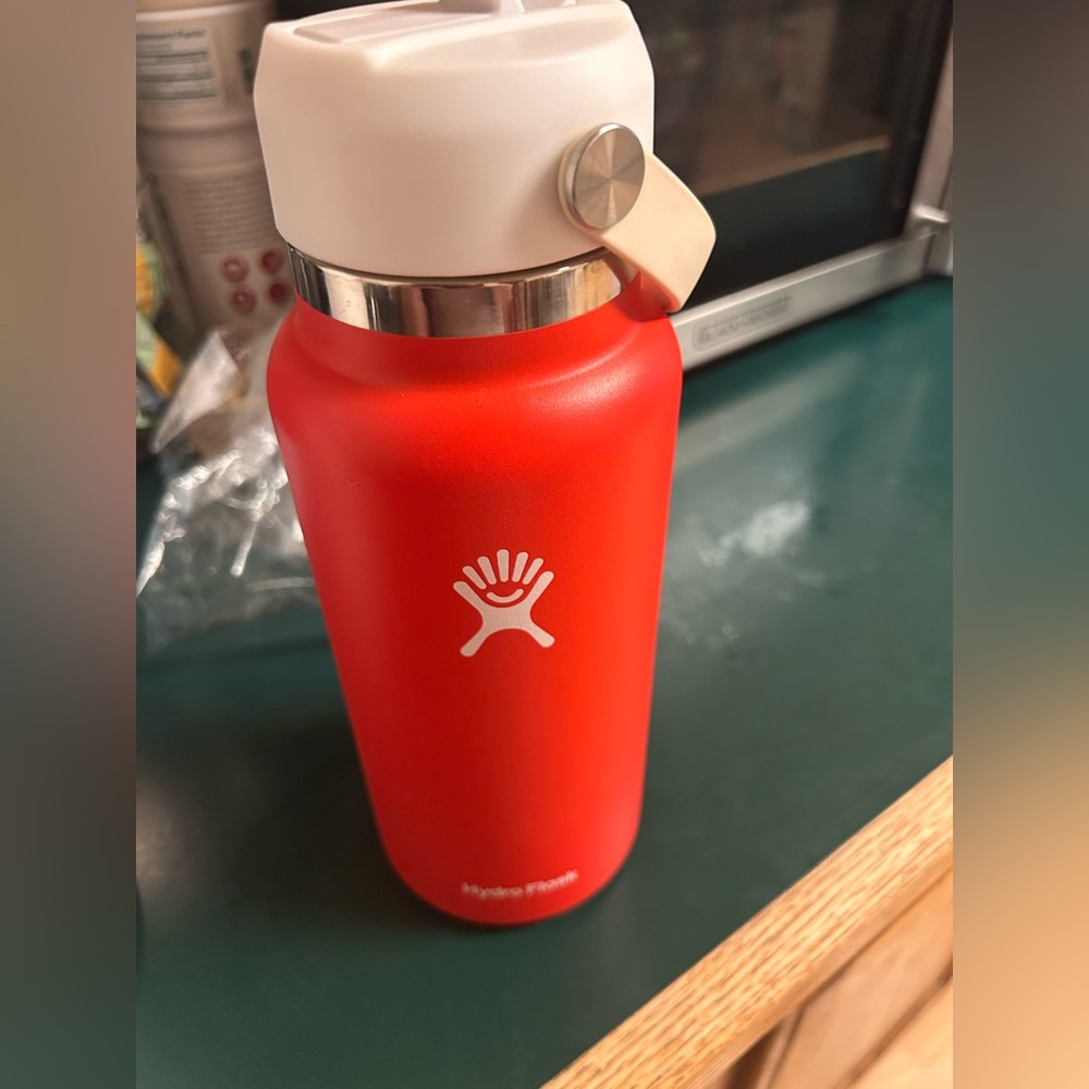 Hydro Flask Scarlet Bottle with White Cap